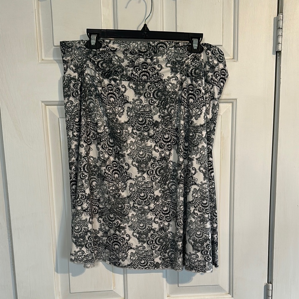 Tranquility Black and White Skirt size XXL